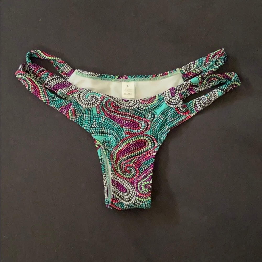 Cheeky swim suit bottom
